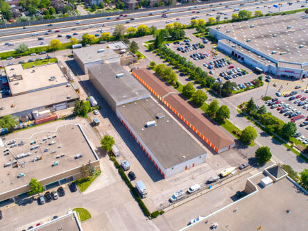 Entrepôt Public Etobicoke - Queen Elizabeth Blvd - Vue aérienne panoramique