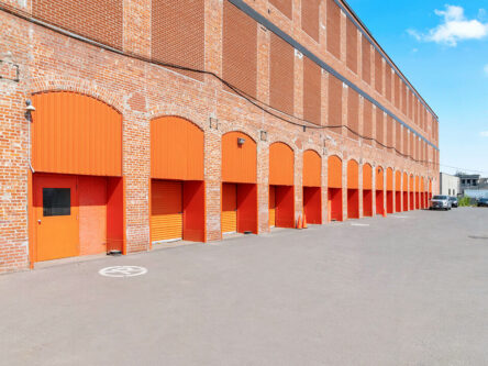 Public Storage Montreal - Ave de la Salle - Drive-up access self-storage units