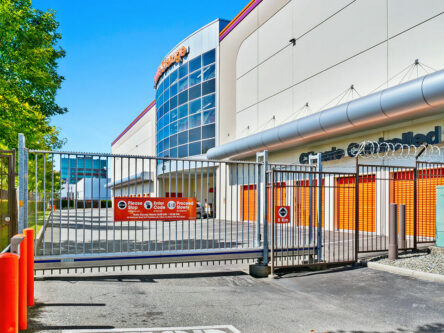 Entrepôt Public Vancouver - Terminal Ave - Barrière de sécurité