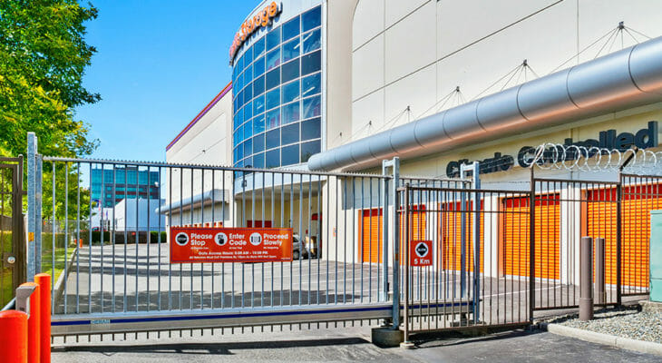 Entrepôt Public Vancouver - Terminal Ave - Barrière de sécurité
