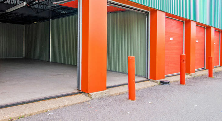 Public Storage Montreal - Chemin de la Côte de Liesse - Drive-up access self-storage units