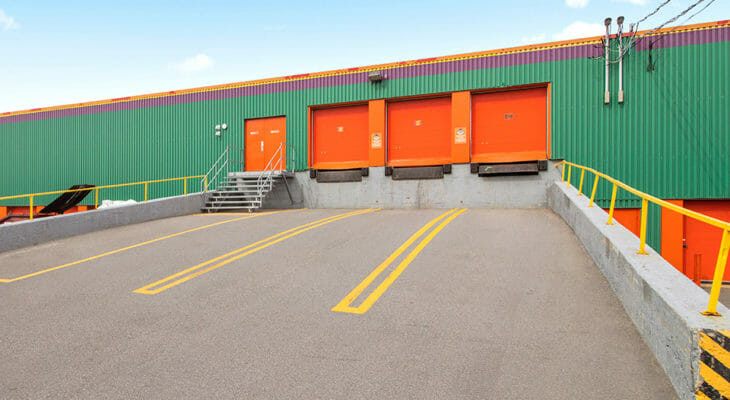 Public Storage Montreal - Chemin de la Côte de Liesse - Loading dock