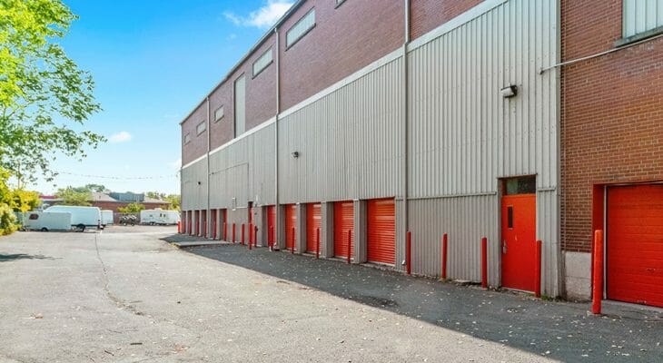 Public Storage Canada - Boul Sir-Wilfred-Laurier - Drive-up access self-storage units with trailer parking
